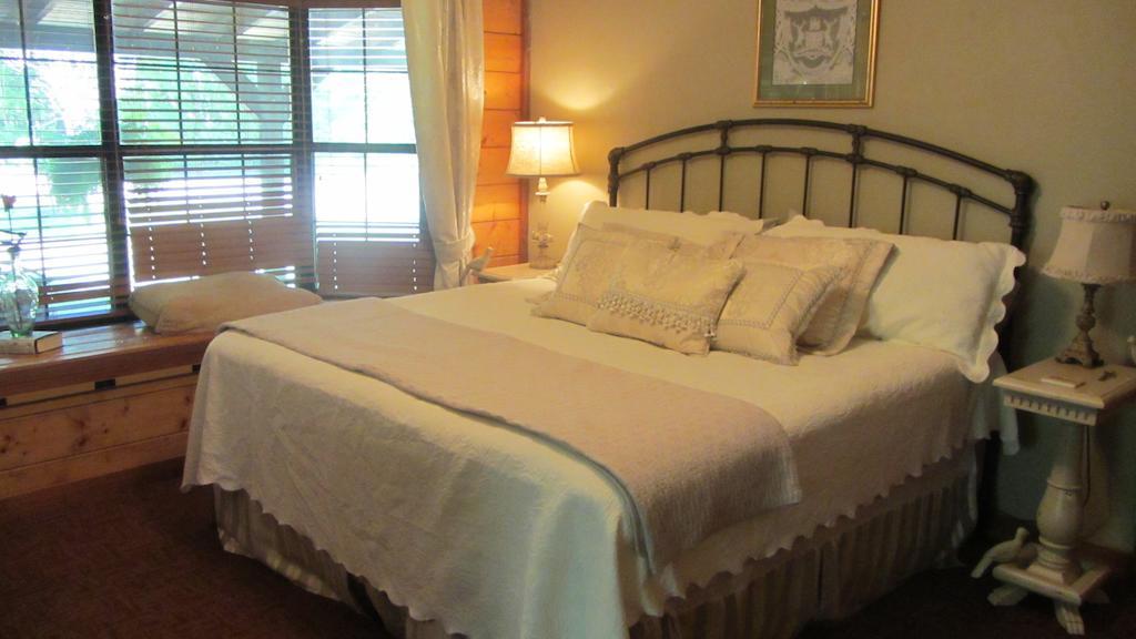 Red Caboose Farm Bed & Breakfast Magnolia Rum bild